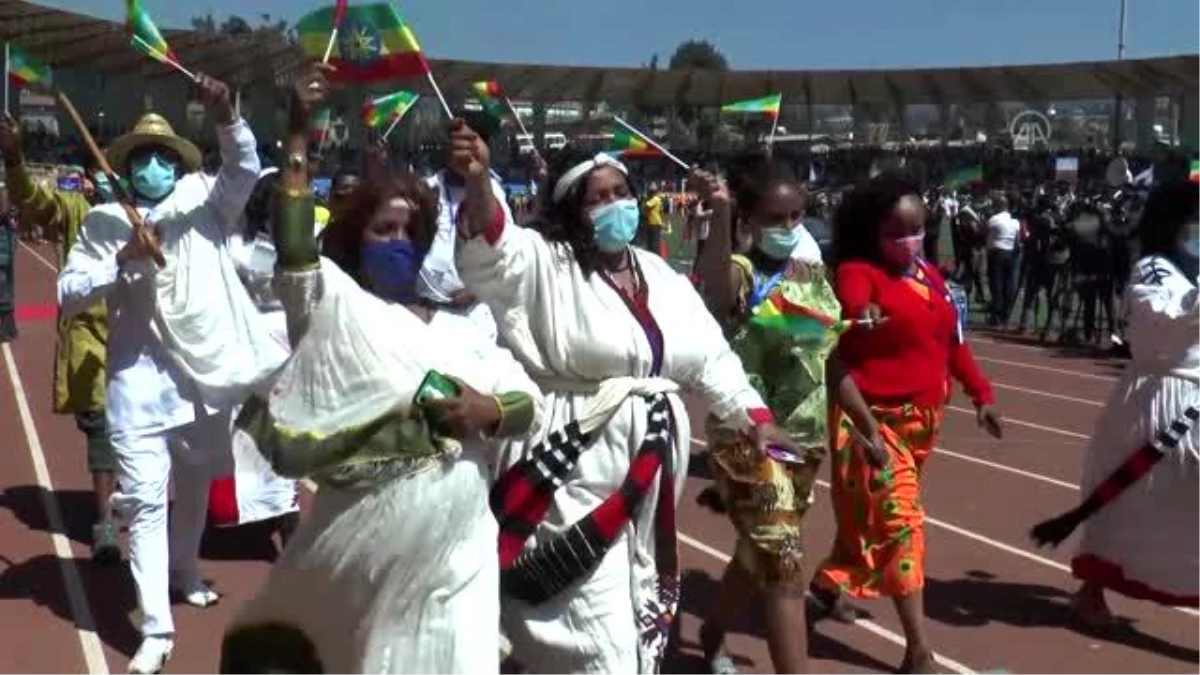 ADDİS ABABA - Etiyopya\'da ordunun Tigray\'da ayrılıkçılarla savaşına destek için geçit töreni yapıldı