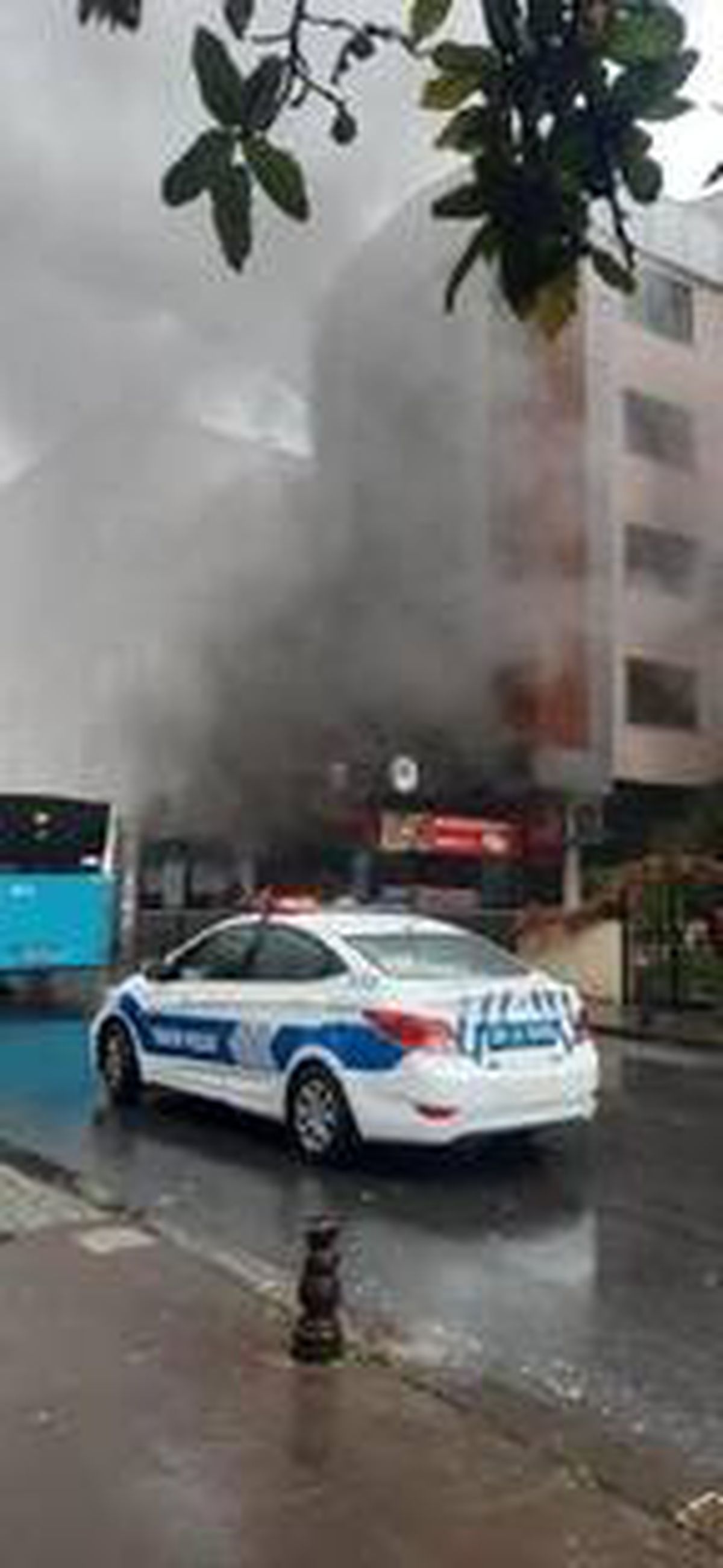 Ataşehir\'de restoranda yangın, öğenci yurdunda panik