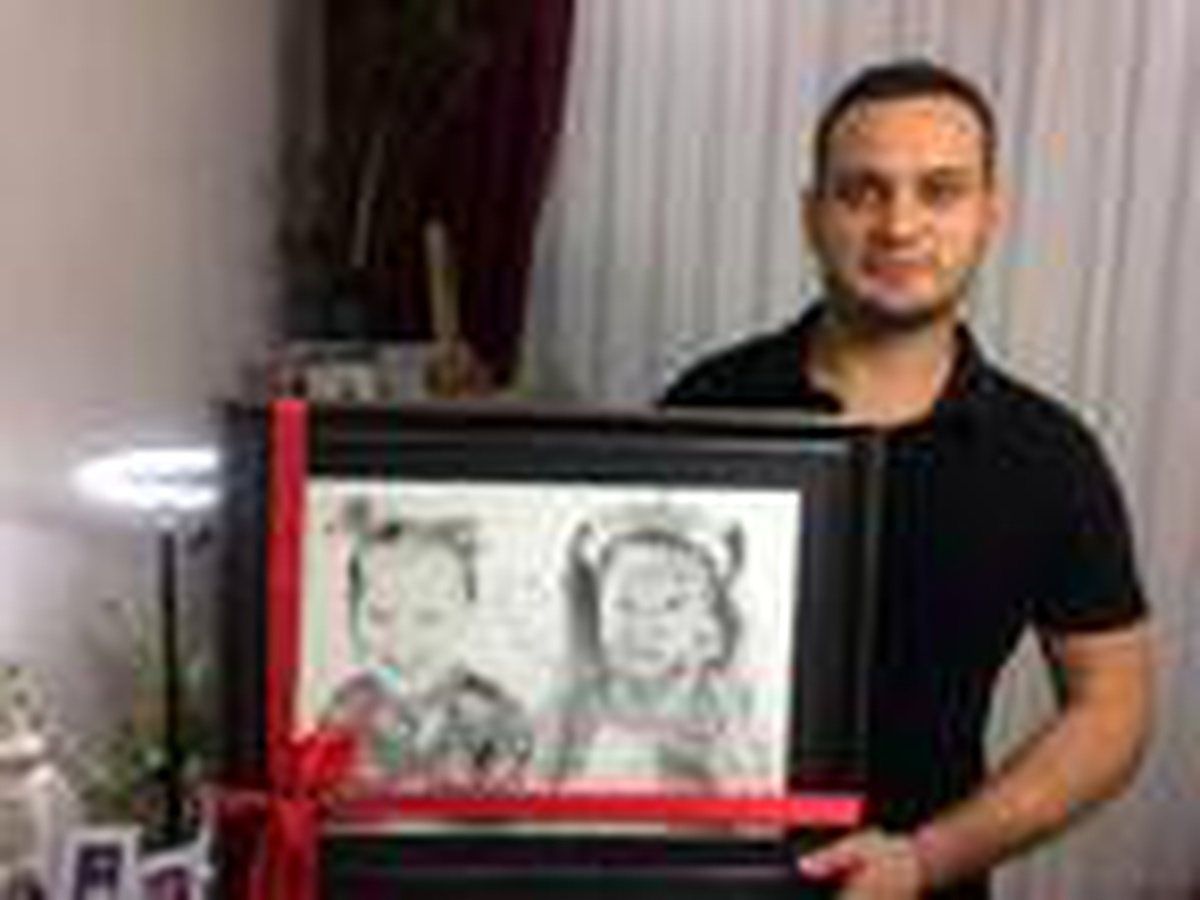 Depremin simgesi Elif ve Ayda, aynı karakalem çalışmasında