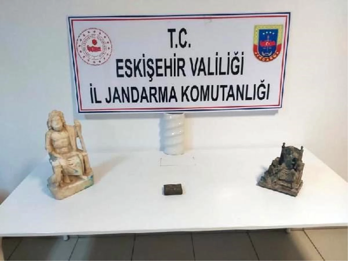 Eskişehir\'de Roma dönemine ait Zeus ve mermer heykel ele geçirildi