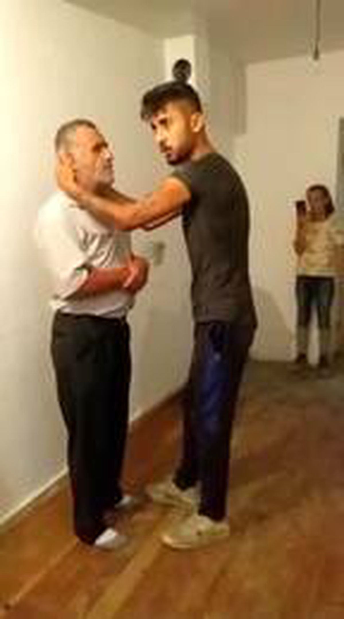 Eve çağrılan seyyar satıcının dövülmesine 1 tutuklama