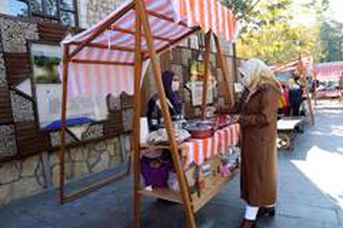 Hanımeli Pazarı yoğun ilgi görüyor