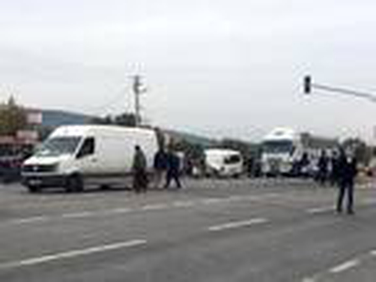 Harfiyat kamyonu 11 araca çarptı o anlar güvenlik kamerasına yansıdı
