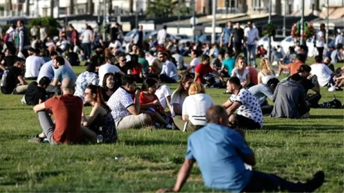 İzmir\'de, koronavirüs önlemleri kapsamında halka açık etkinliklere ara verildi