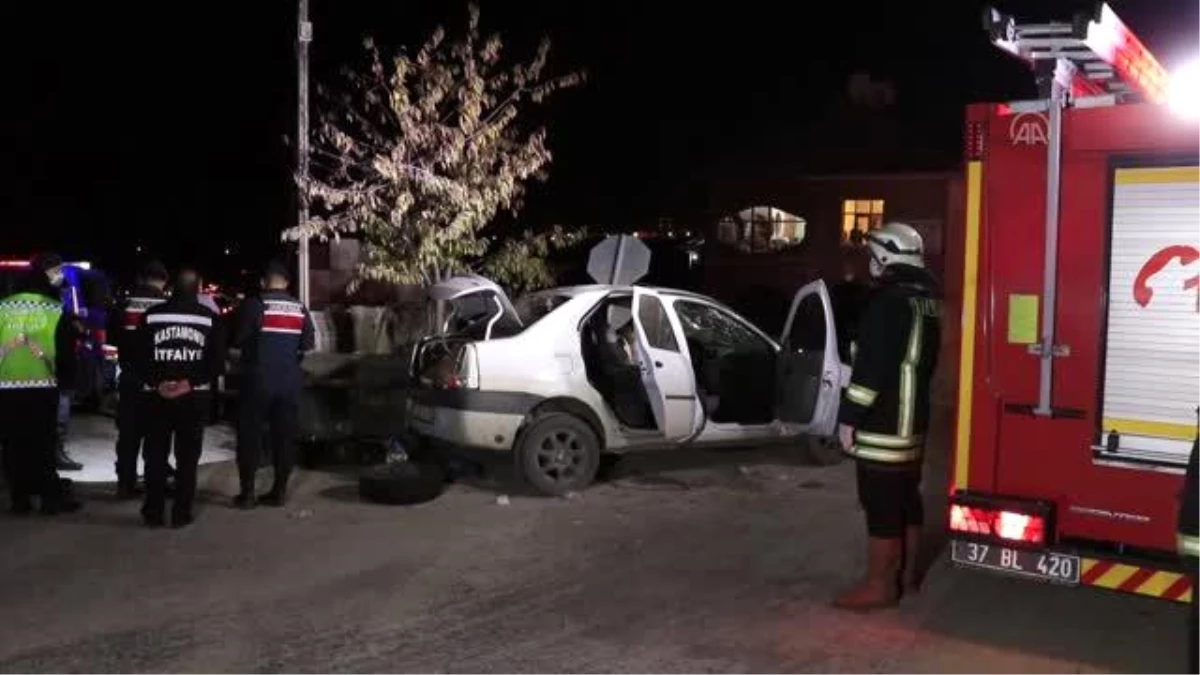 KASTAMONU - Otomobil bariyerlere çarptı: 1 ölü, 2 yaralı