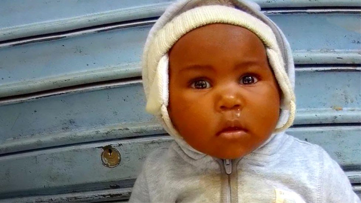 BBC Africa Eye\'ın araştırması: Kenya\'da evsiz annelerinden çalınan bebekler karaborsada satılıyor
