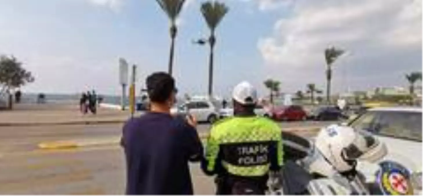 Son dakika haberleri... Kuşadası sahilinde drone ile trafik denetimi