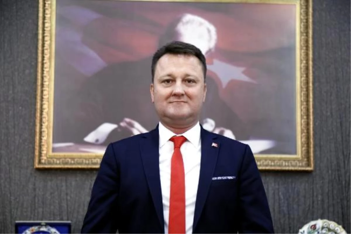 Menemen Belediye Başkanı Serdar Aksoy, CHP\'den istifa etti