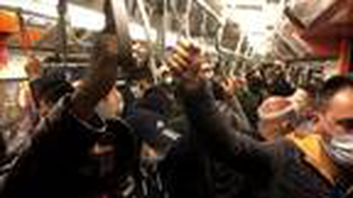 Metro ve metrobüste yine \'Sosyal mesafesiz\' ulaşım