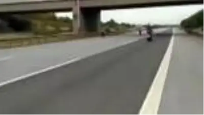 Otoyolda yarışan 2 motosiklet sürücüsüne para cezası Otoyolda yarışan 2 motosiklet sürücüsüne para cezası
