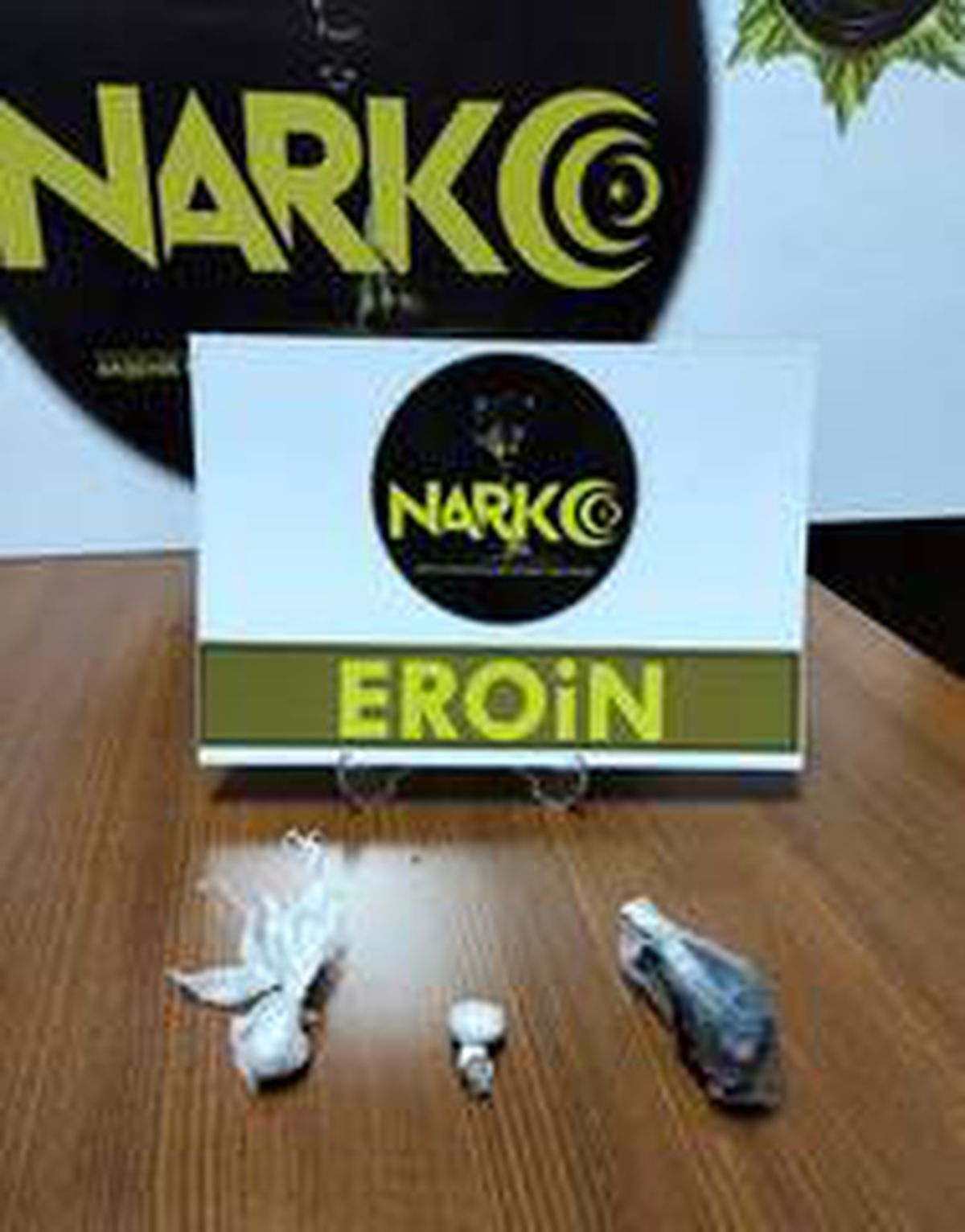 Polisin durdurduğu otomobildeki şahısların üzerinden 12 gram eroin ele geçirildi
