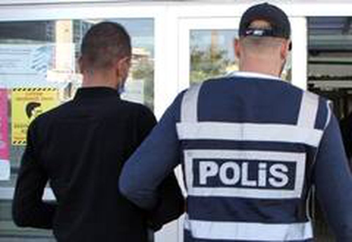Yağma ve hırsızlık suçundan aranan şahıslar yakalandı