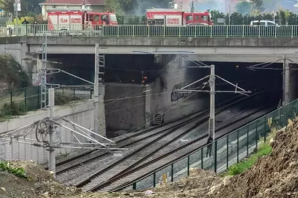 Son Dakika Zeytinburnu Nda Yangin Nedeniyle Marmaray Seferlerinde Aksama Son Dakika