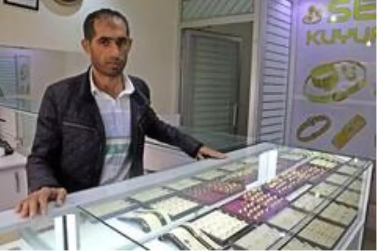 Son dakika haber... 1 yıl içerisinde iki kez silahlı soyguna uğrayan kuyumcu isyan etti: "Altın yükseldikçe ben fakirleşiyorum"
