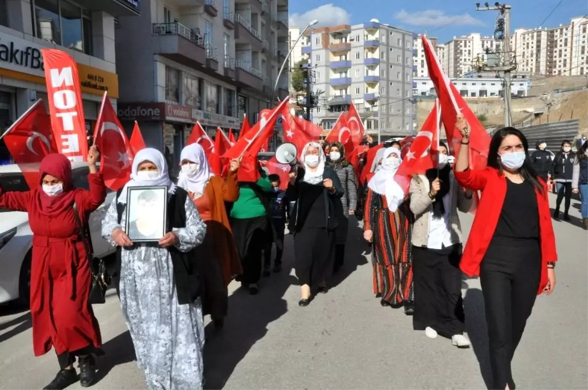 HDP\'liler acılı ailelerin çığlığını, ses sistemini açarak engellemeye çalıştı