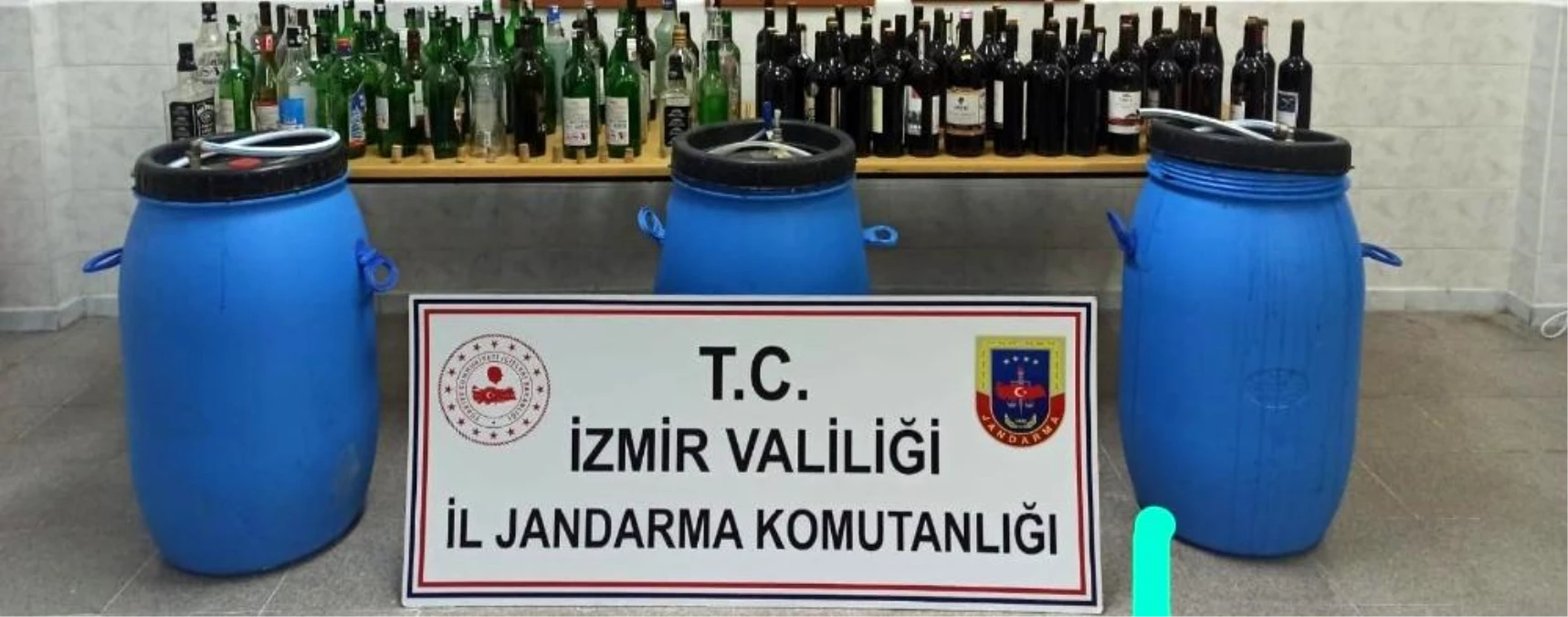 İzmir\'de 890 litre kaçak içki ele geçirildi