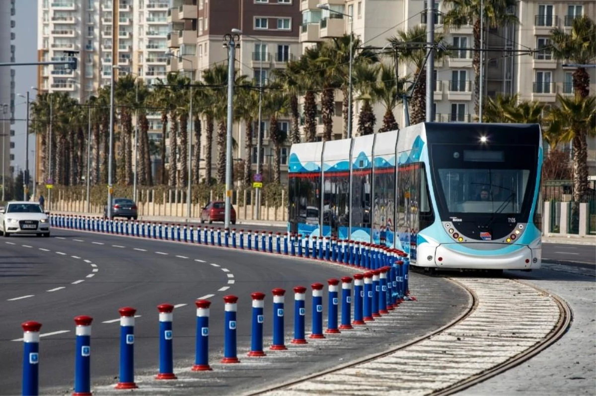 İzmir\'de toplu ulaşım Kovid-19 tedbirleri kapsamında yeniden düzenlendi