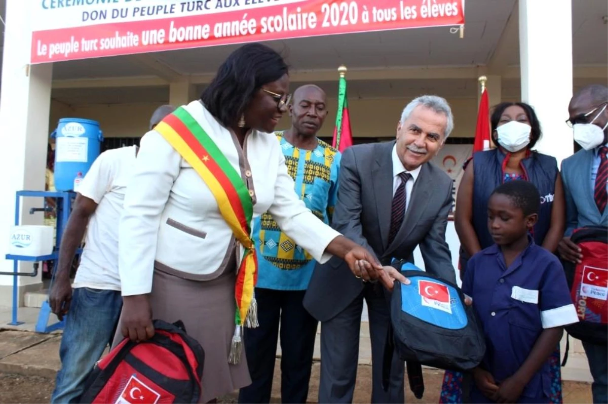 Kamerunlu öğrencilere TİKA\'dan destek