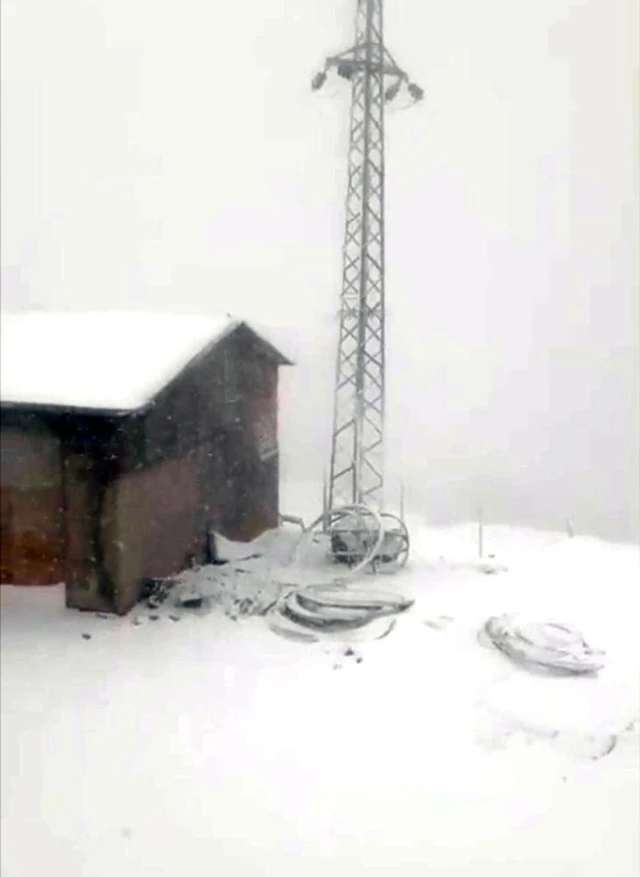 Kavaklıdere'de kar kalınlığı 10 santime ulaştı