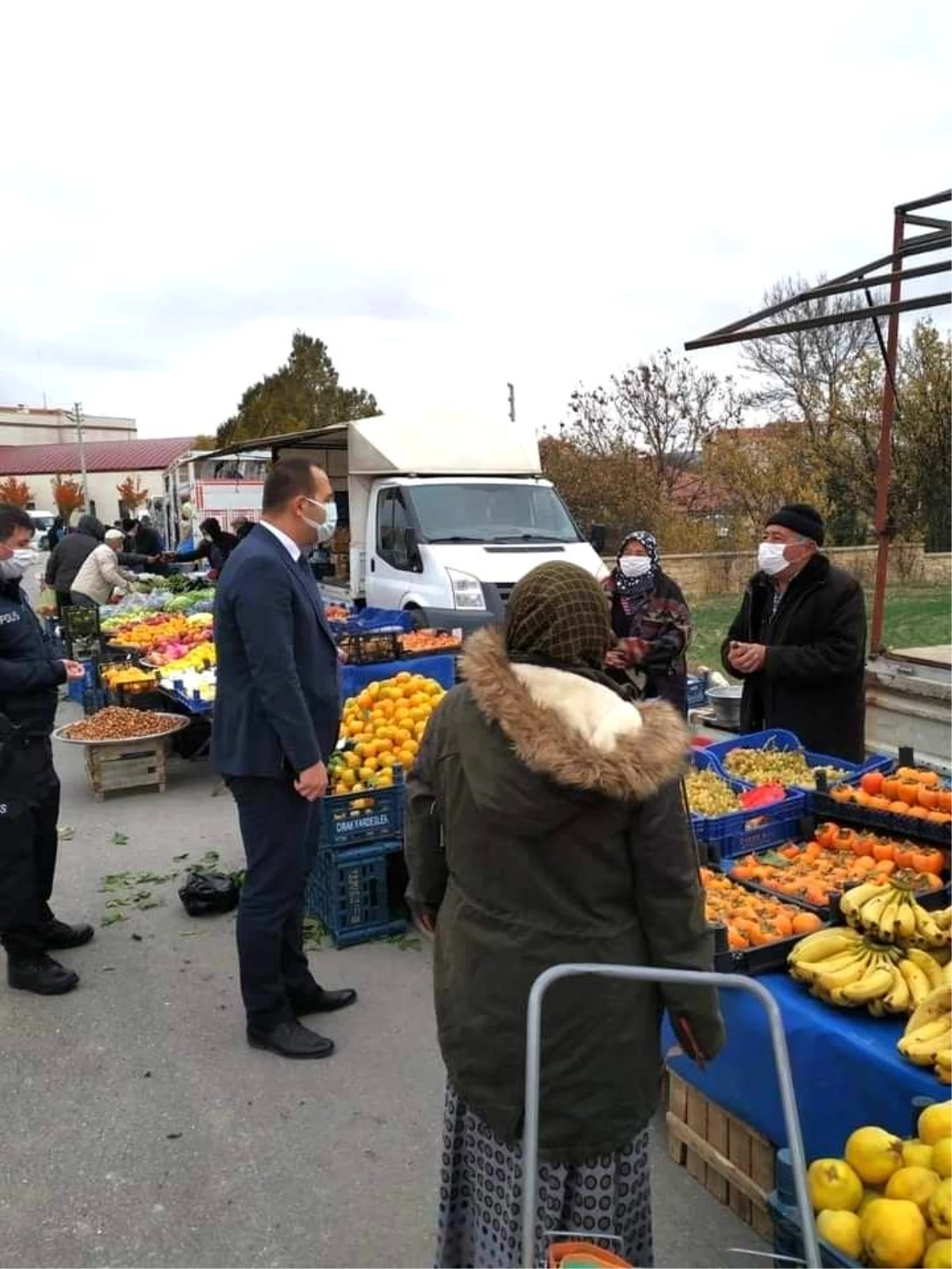 Kaymakam Güven\'den pazar yerinde Covid-19 denetimi