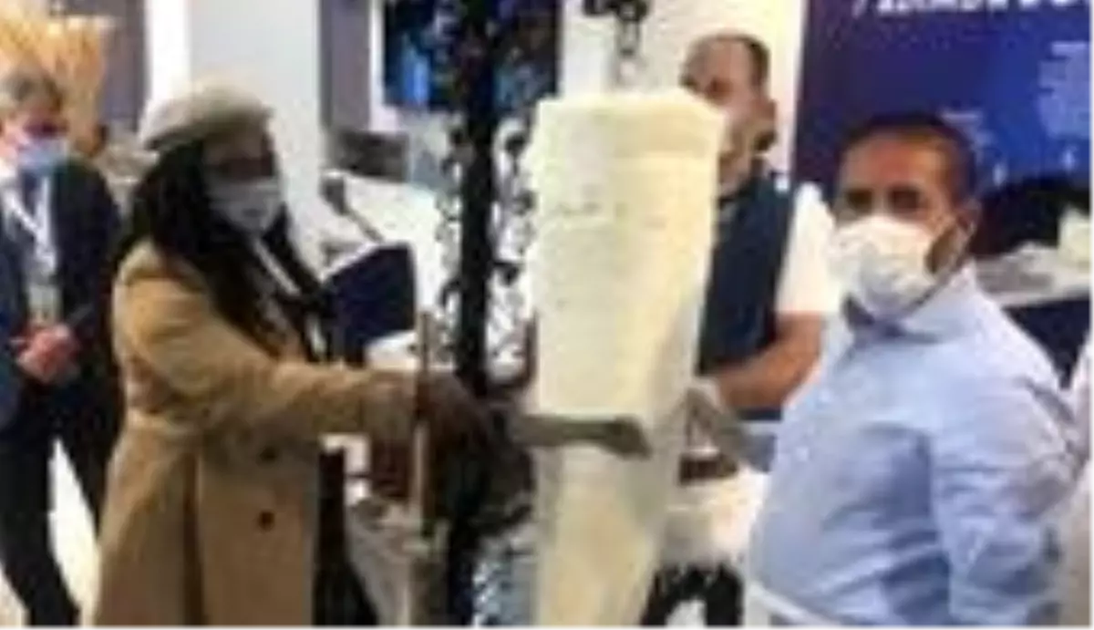 Kervancıoğlu\'ndan fuarda dondurma şov