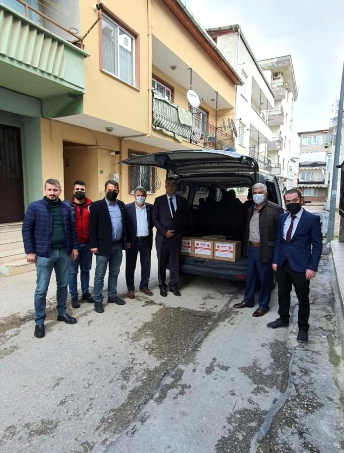 MHP Osmangazi Teşkilatı\'ndan ihtiyaç sahiplerine erzak desteği