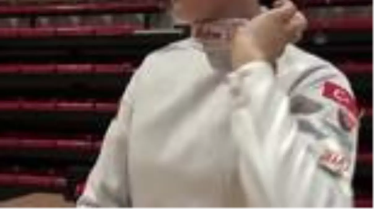 Son dakika haberi: Milli eskrimci kızından etkilenen fizik öğretmeni anne aynı spora başladı