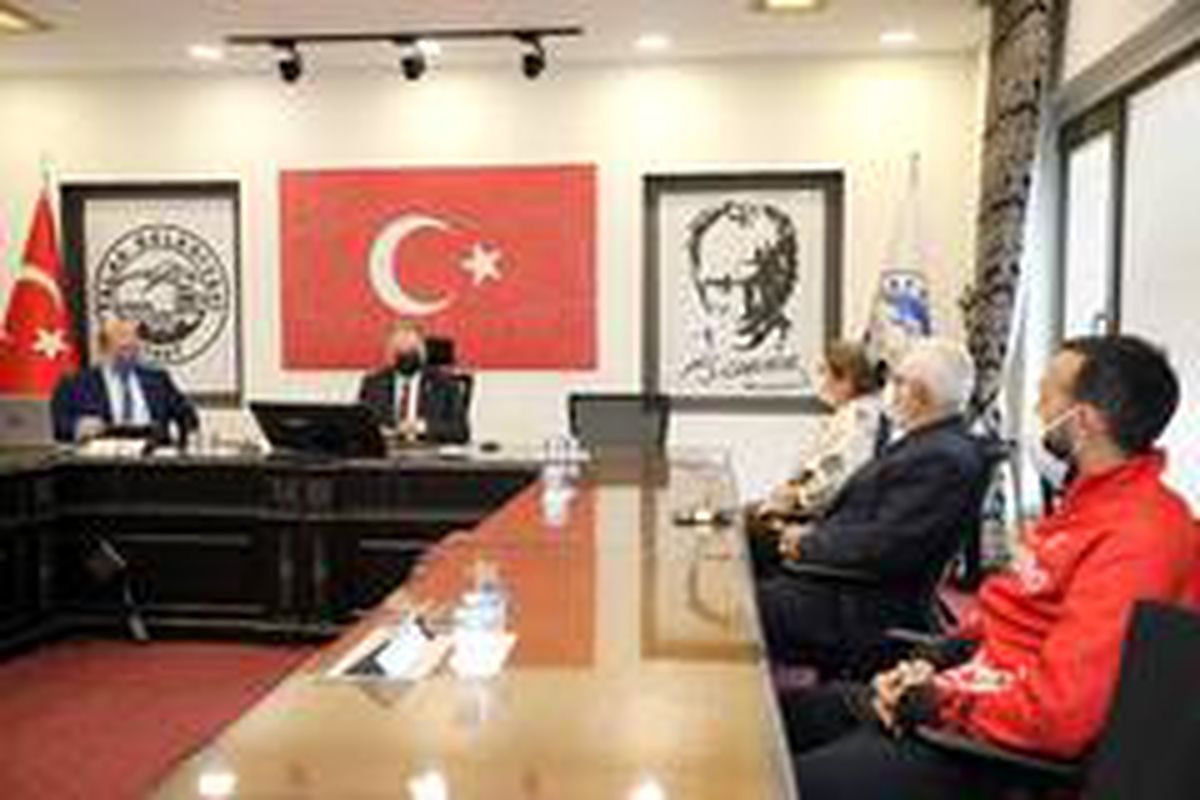 Öğretmen başkan öğretmenlerle buluştu
