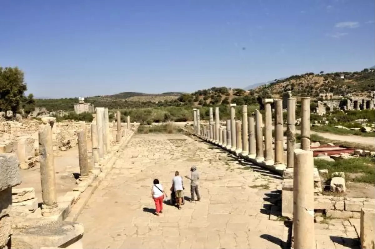 Patara Antik Kenti\'nde ziyaretçi ve gelirde tüm zamanların rekoru