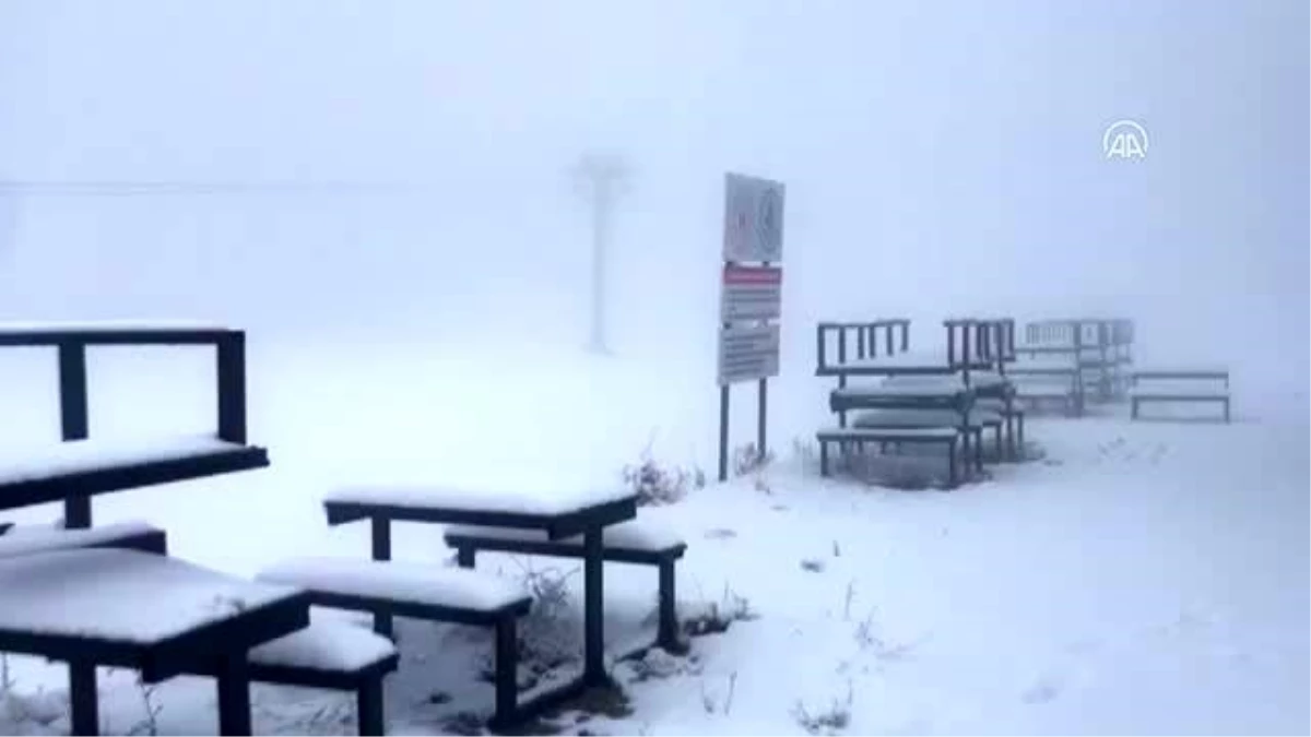 Salda Kayak Merkezi\'ne mevsimin ilk karı düştü