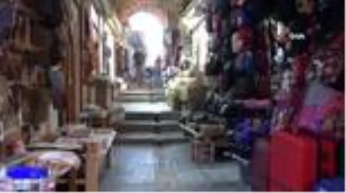 Sokağa çıkma kısıtlamaları en çok esnafı etkiliyor