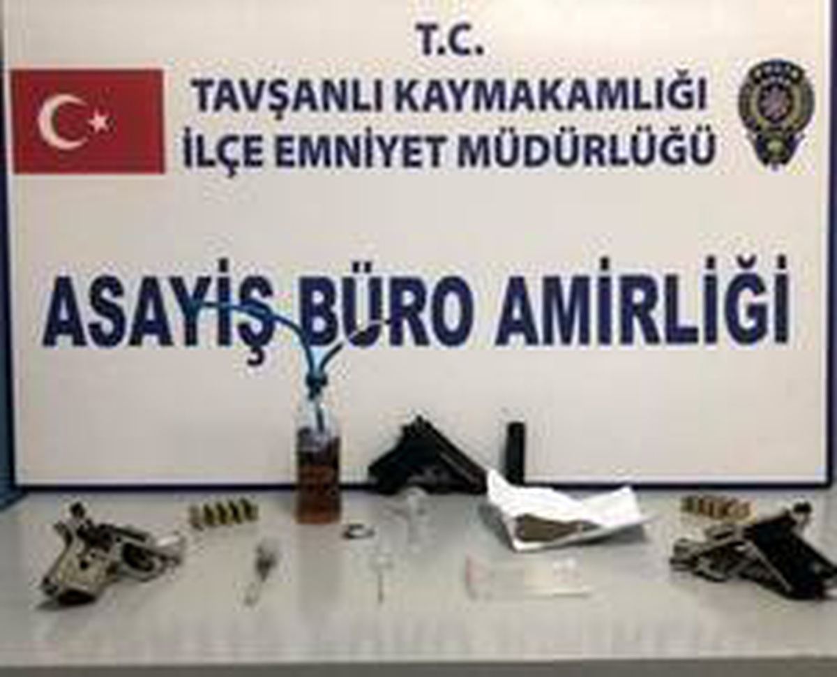 Uyuşturucu partisi düzenlediği ileri sürülen 5 kişi yakalandı