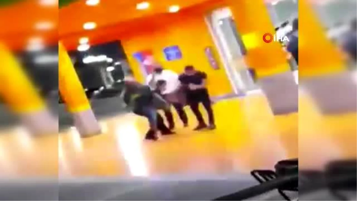 Son dakika: Brezilya\'daki süpermarkette siyahi bir adam dövülerek öldürüldü