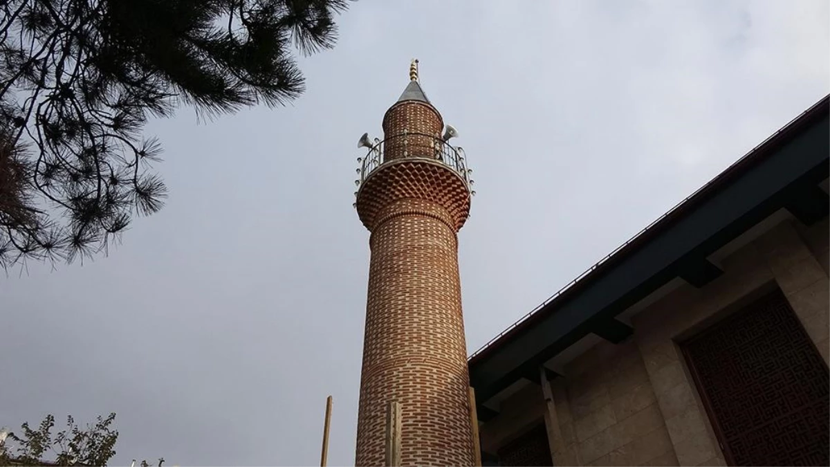 Cami 5 kez yıkıldı, minaresi 4 asırdır ayakta