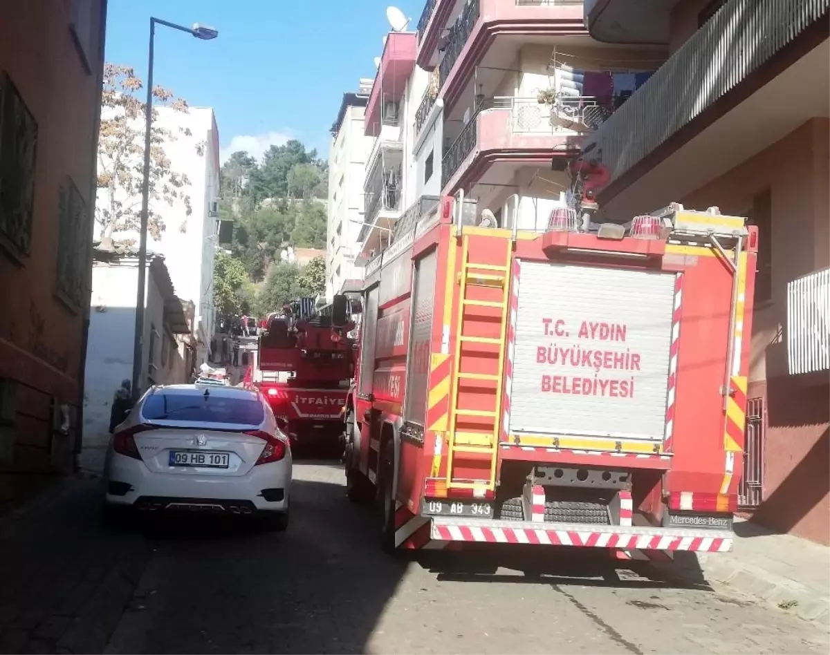 Son dakika haber... Çatıda yakılan kablo mahalleyi ayağa kaldırdı