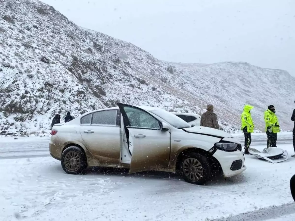 Son dakika haber! Erzincan\'da trafik kazası: 5 yaralı