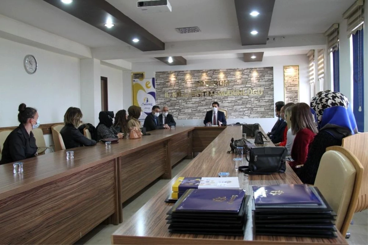 Erzurum\'da öğretmenler kalite etiketi belgelerini aldılar