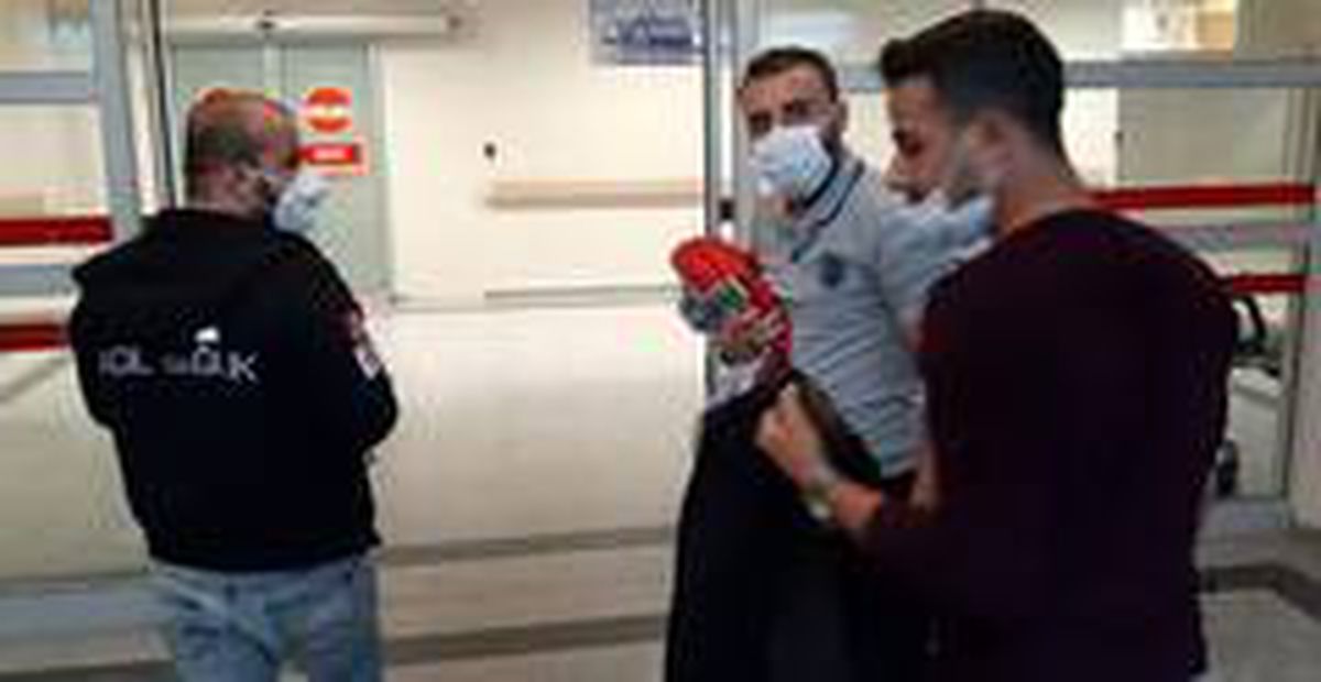 Hafif ticari araç şarampole yuvarlandı: 1 yaralı