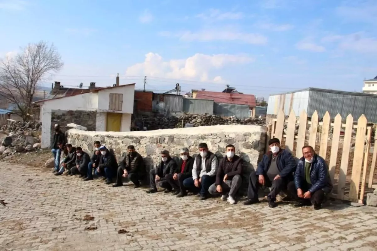 Hayvanlarını çek karşılığı dolandırıcılara kaptıran 30 besicinin ahırları boş kaldı