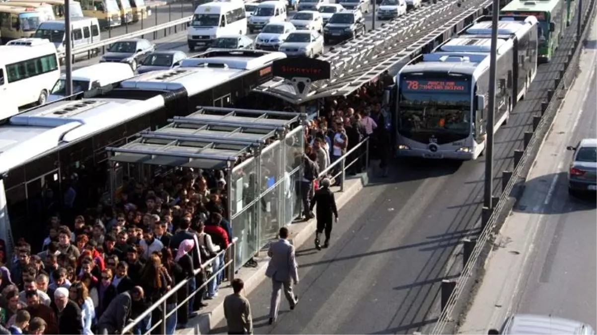 Koronavirüs kısıtlamaları sonrası İBB toplu taşımada yeni düzenlemeye gitti