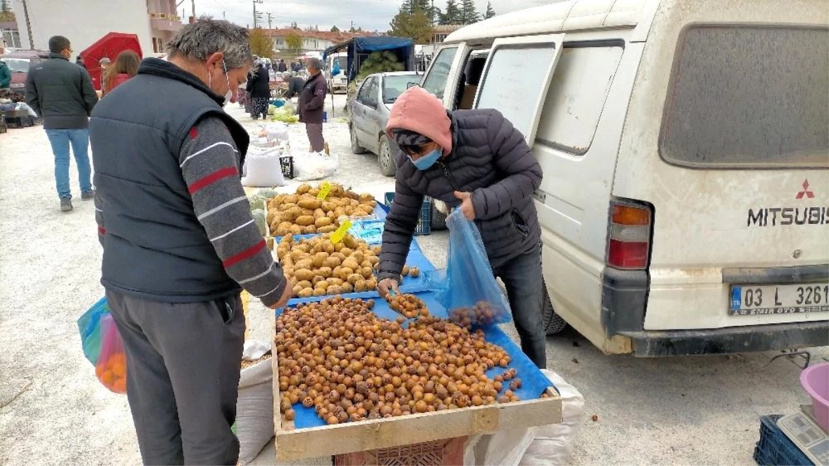 Kırka pazarında muşmula bereketi