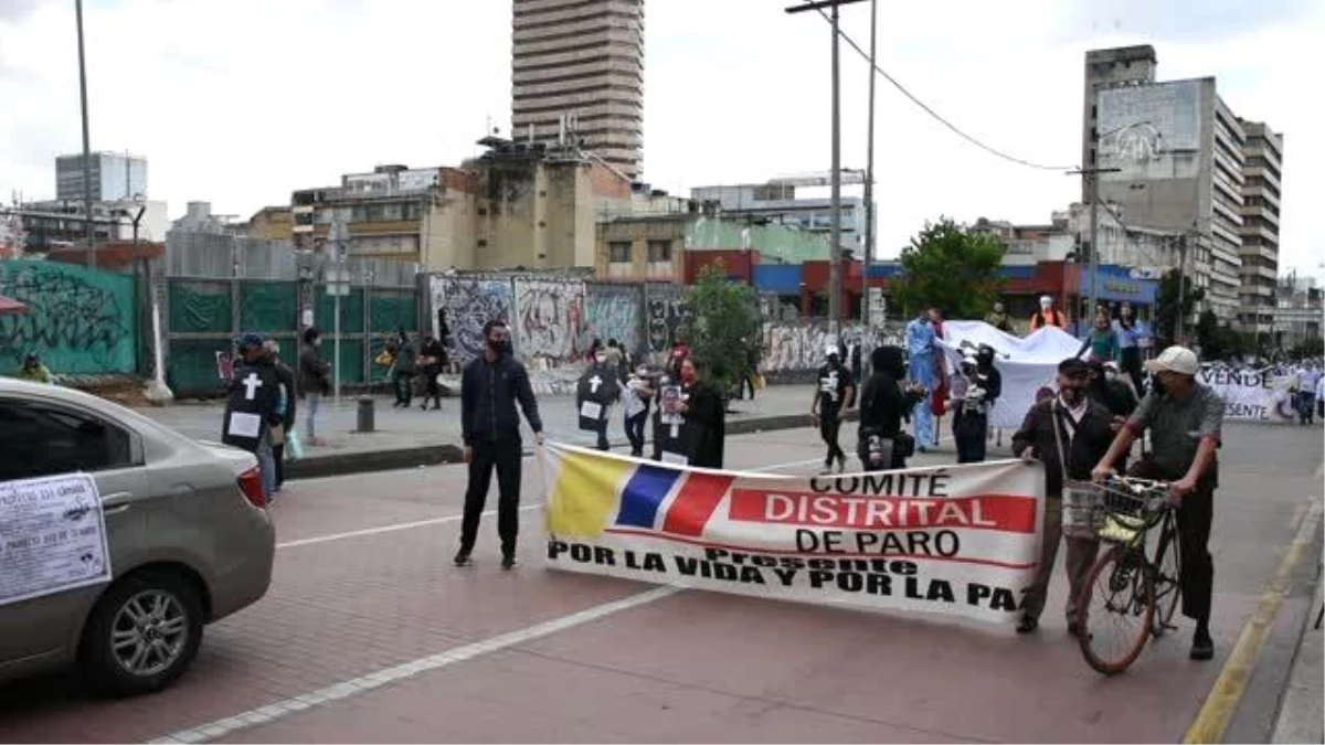 Kolombiya\'da işçi sendikalarından şiddet karşıtı gösteri