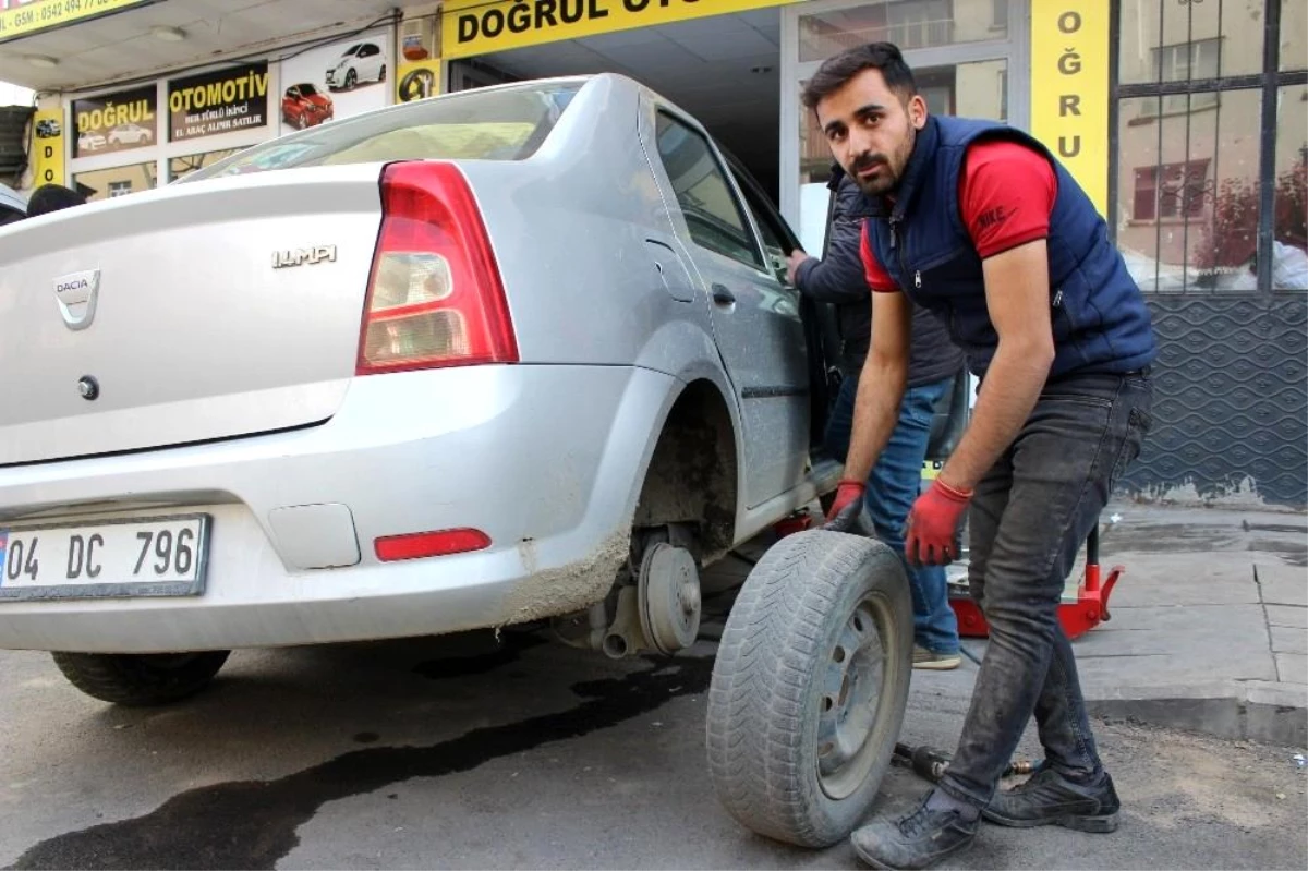 Lastikçilerin kış mesaisi başladı