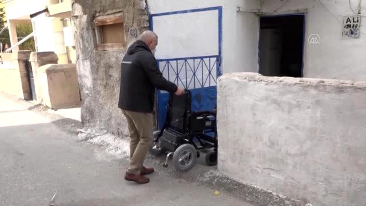 Niğde Belediye Başkanı Özdemir\'den kas hastası çocuğa akülü araç