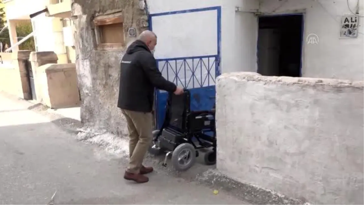 Niğde Belediye Başkanı Özdemir\'den kas hastası çocuğa akülü araç