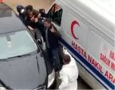 Son dakika haberleri! 'Polisim' deyip, hasta nakil aracı şoförünü darbetti, emlakçı çıktı Son dakika haberleri! 'Polisim' deyip, hasta nakil aracı şoförünü darbetti, emlakçı çıktı