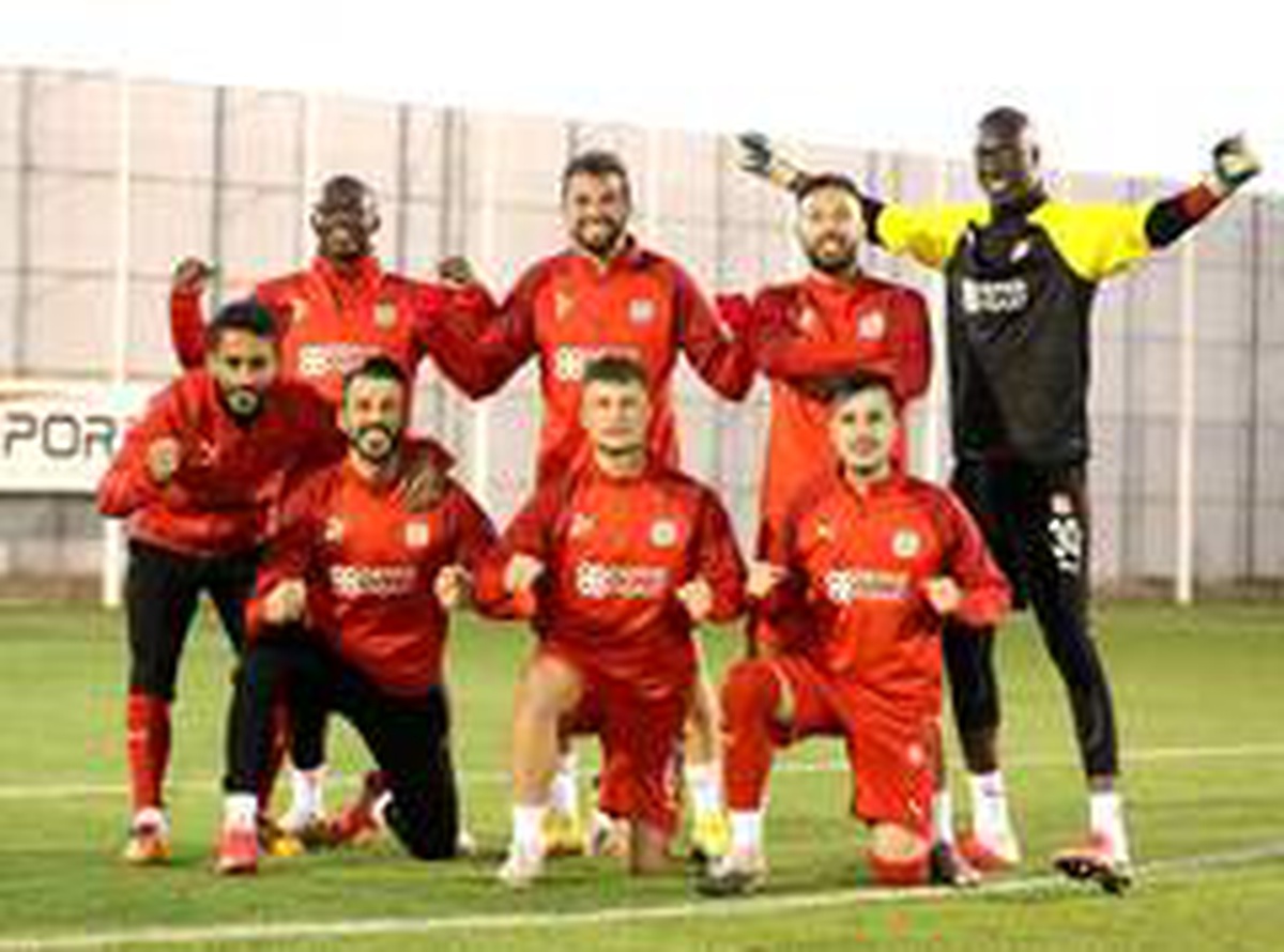 Sivasspor\'da 2 futbolcu korona virüse yakalandı