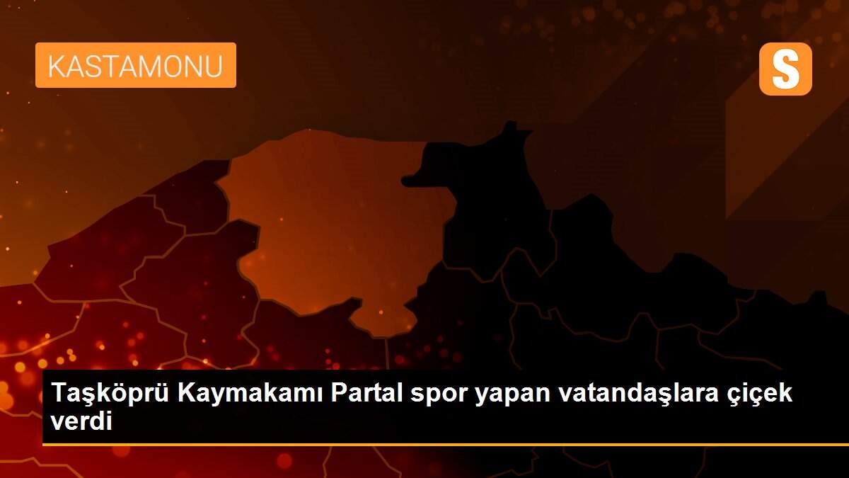 Taşköprü Kaymakamı Partal spor yapan vatandaşlara çiçek verdi