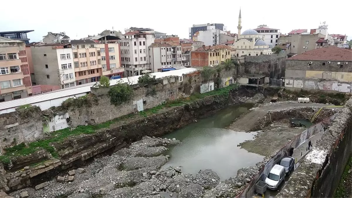 Trabzon\'un göbeğinde Roma dönemine ait rıhtım ortaya çıktı