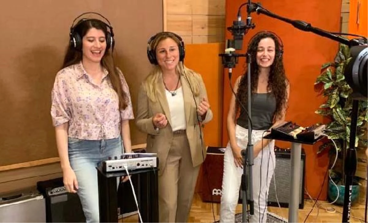 \'Türkiye\'nin Mühendis Kızları\' seslerini kendi şarkılarıyla duyuruyor